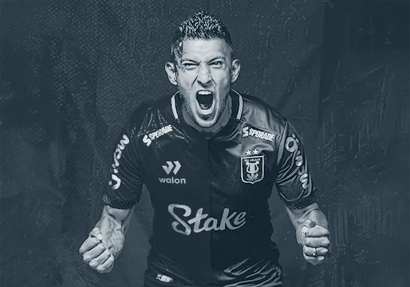 Tarjeta de deportes con referencia de equipo y ambiente de apuestas visuales.